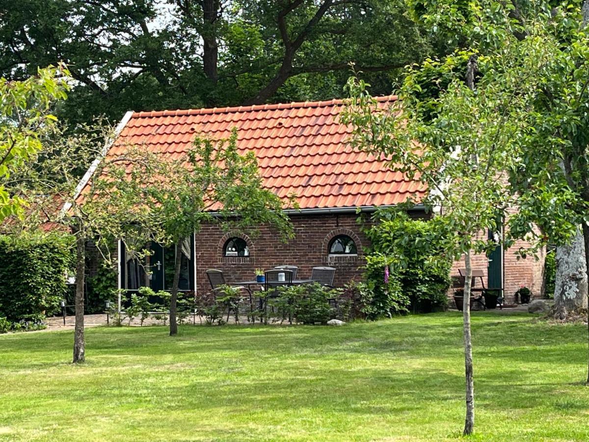 Landelijk Gelegen Huisje Op Erf Veeningen 外观 照片
