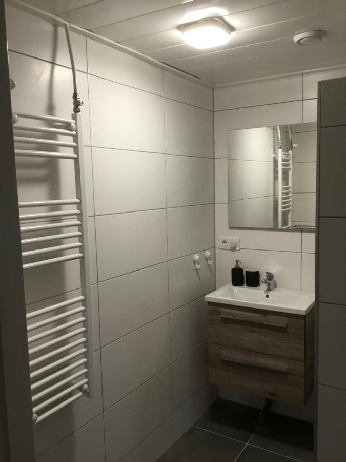 Landelijk Gelegen Huisje Op Erf Veeningen 外观 照片